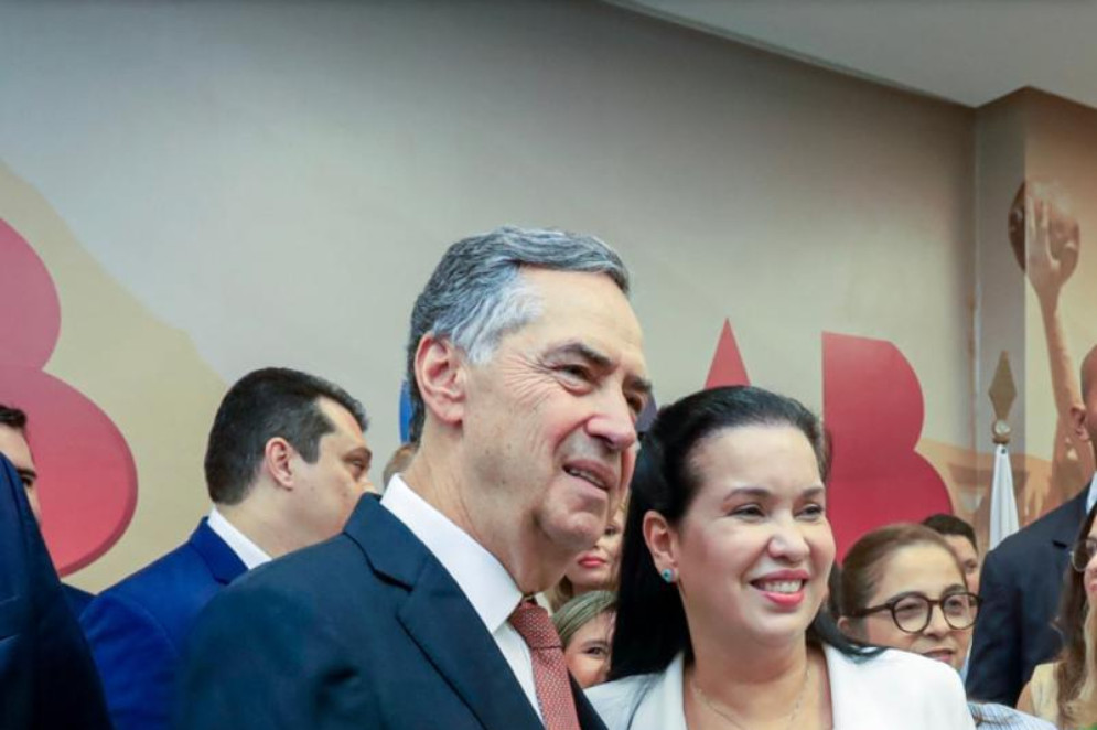 (Foto: Arquivo pessoal )Ministro Barroso com Christiane Leitão