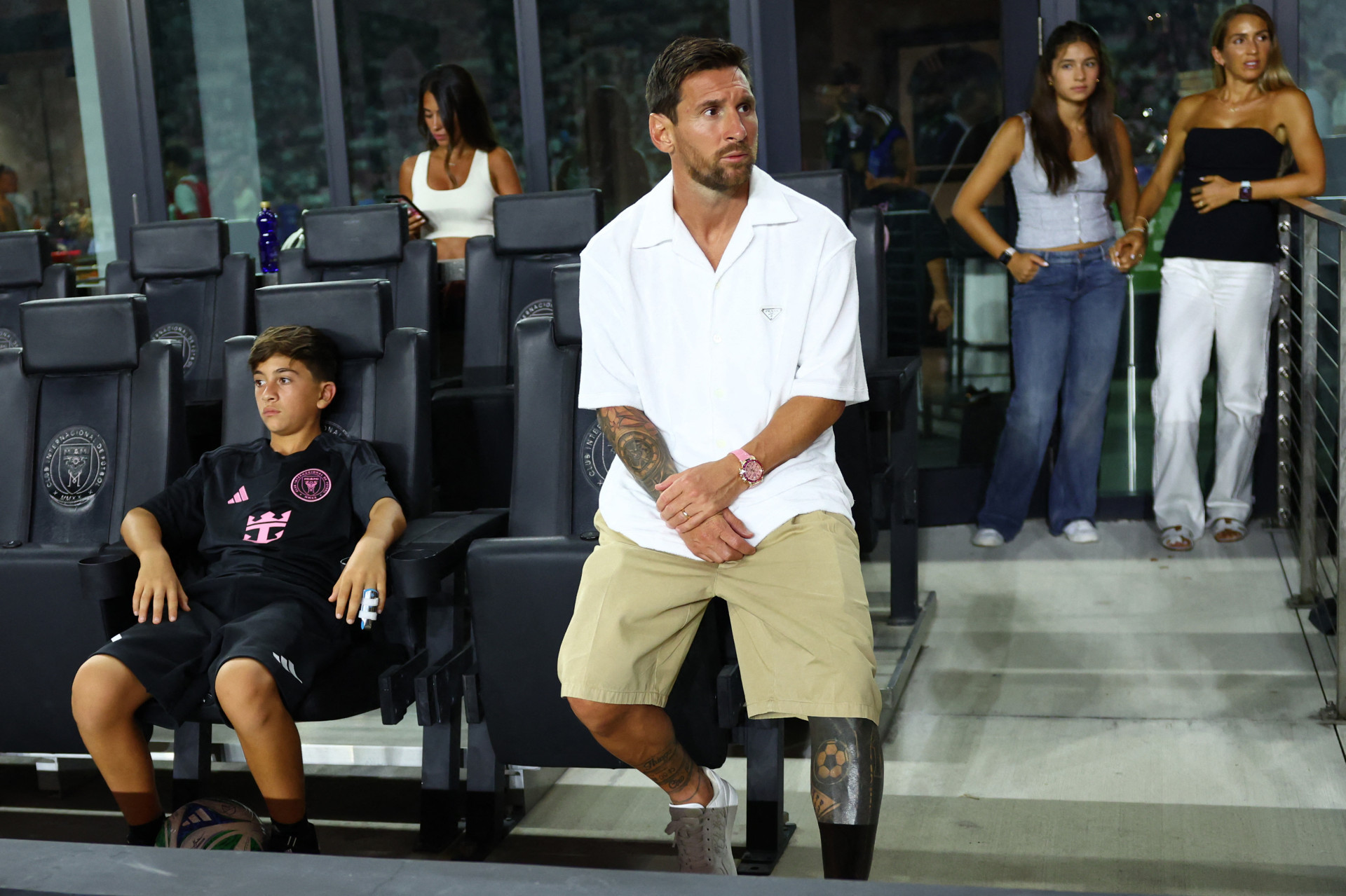 Lionel Messi e o rolex rosa raro 
 (Foto: MEGAN BRIGGS / GETTY IMAGES NORTH AMERICA / Getty Images via AFP)