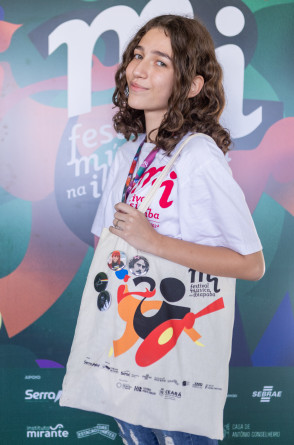 Amélia Tarcitano, 13 anos, estudante de violino e aluna do Festival MI