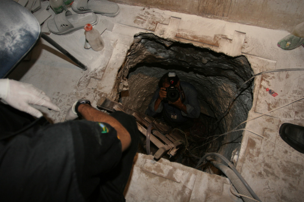 Entrada do túnel em um dos últimos cômodos da residência(Foto: Edimar Soares)