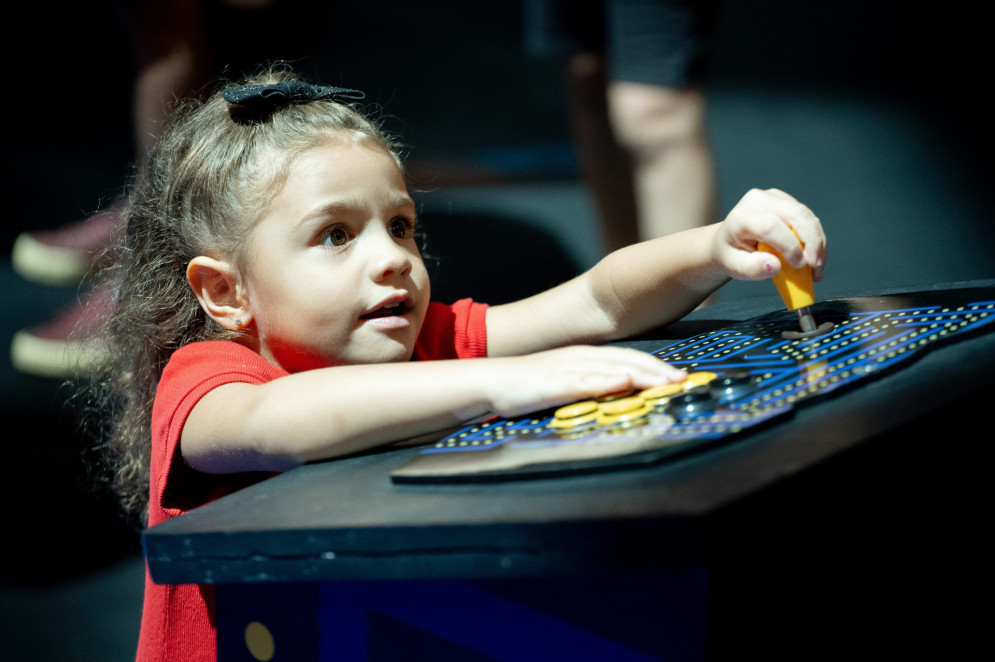 Dos consoles aos fliperamas, exposição interativa de videogames permite que adultos e crianças façam uma verdadeira viagem no tempo na história dos videogames(Foto: Larissa Nobre / Shopping RioMar Fortaleza)