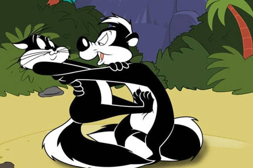 O personagem Pepe Le Gambá, dos Looney Tunes, foi descontinuado em 2021 por reforçar comportamentos considerados ofensivos: assédio e perseguição(Foto: Warner Bros./Reprodução)