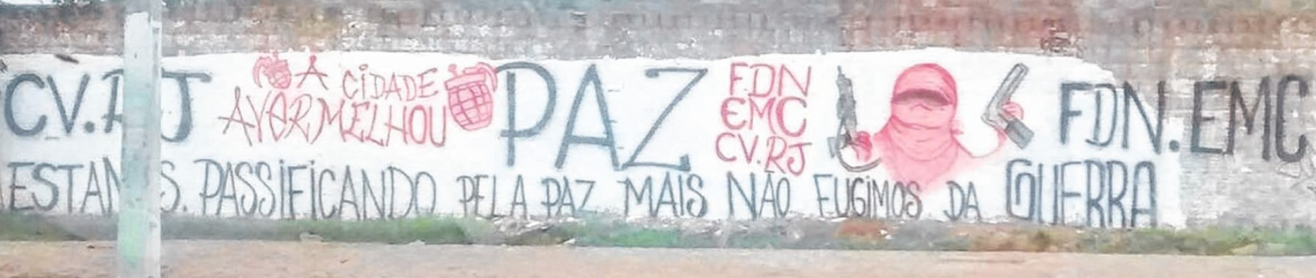 Pichações durante o período de pacificação(Foto: O POVO DOC)