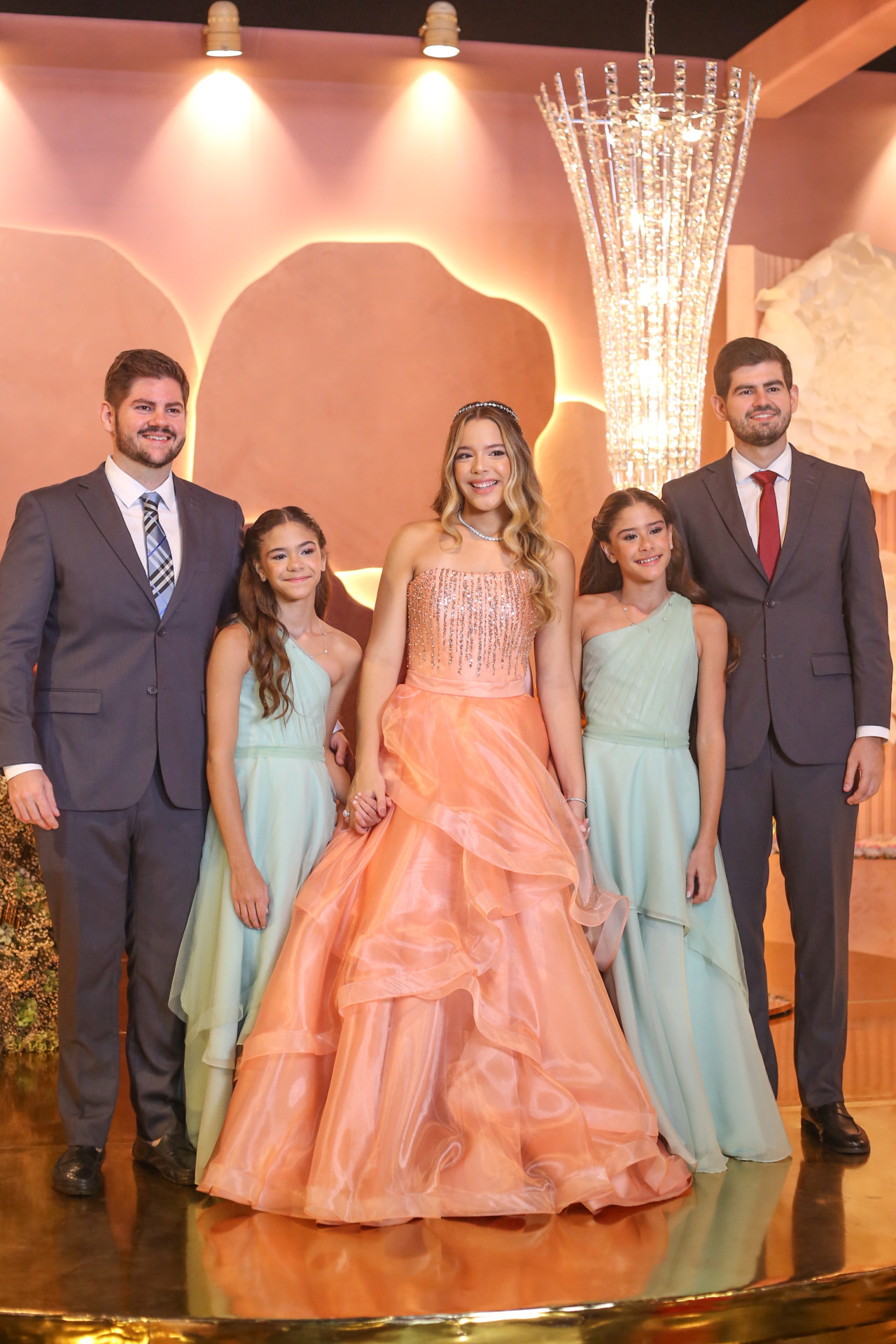 (Foto: JoaoFilho Tavares)Diego Ferraz, Liz, Anik  e Nicole Fujita, e Michel Ferraz