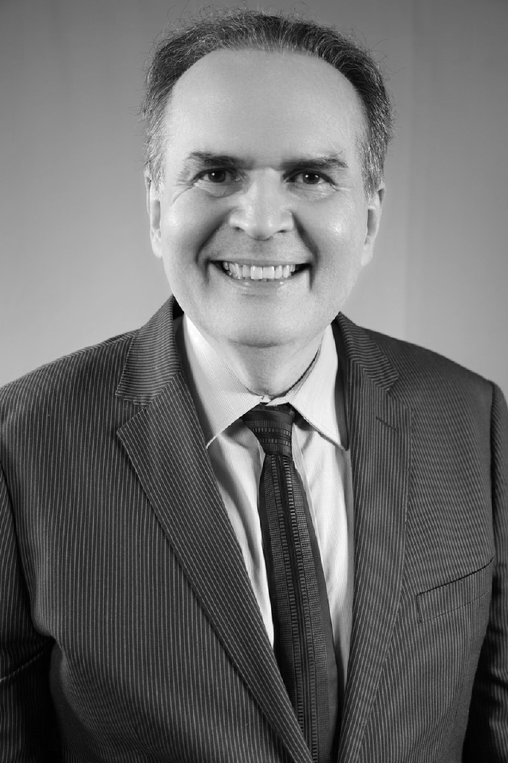 Emmanuel Teófilo Furtado. Professor titular da UFC, desembargador e pós-doutor em Direito do Trabalho pela Univ. de Salamanca-ES. (Foto: Arquivo Pessoal)