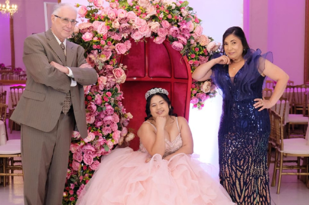 Terry Hines e a esposa cearense Rosângela Hines com a filha Angelina (Foto: Acervo pessoal)