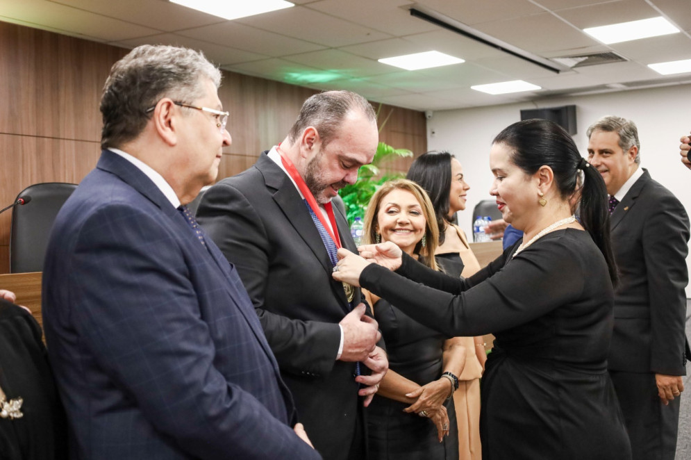 Recebendo a Medalha Advogado Padrão 2025, Waldir Xavier(Foto: Arquivo pessoal )