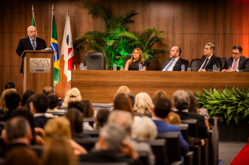 Feliciano de Carvalho Jr, falou em nome dos agraciados(Foto: Wagner Kiyanitza/ Ascom OAB-CE)