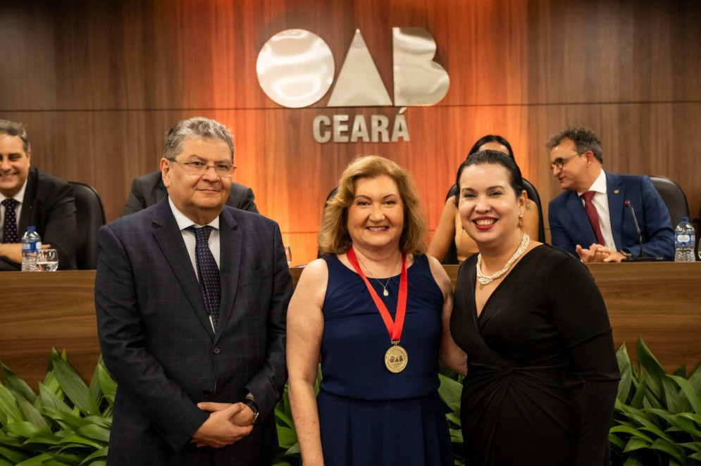 Hélio Leitão, procurador-geral do município, Eveline Correia e Christiane Leitão, presidente OAB/Ceará(Foto: Arquivo pessoal )