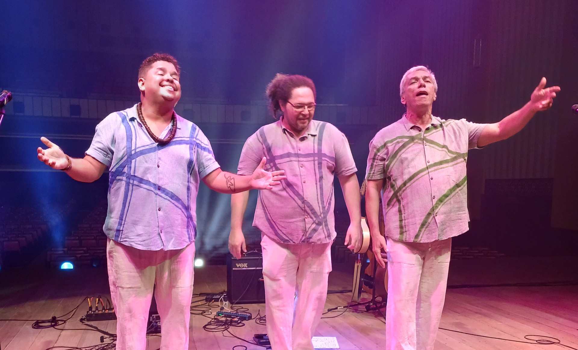 Edinho Vilas Boas, Alan Kardec e Edmar Gonçalves no show 'Cumplicidades', no Cineteatro São Luiz  (Foto: Chico Araujo/ Divulgação)