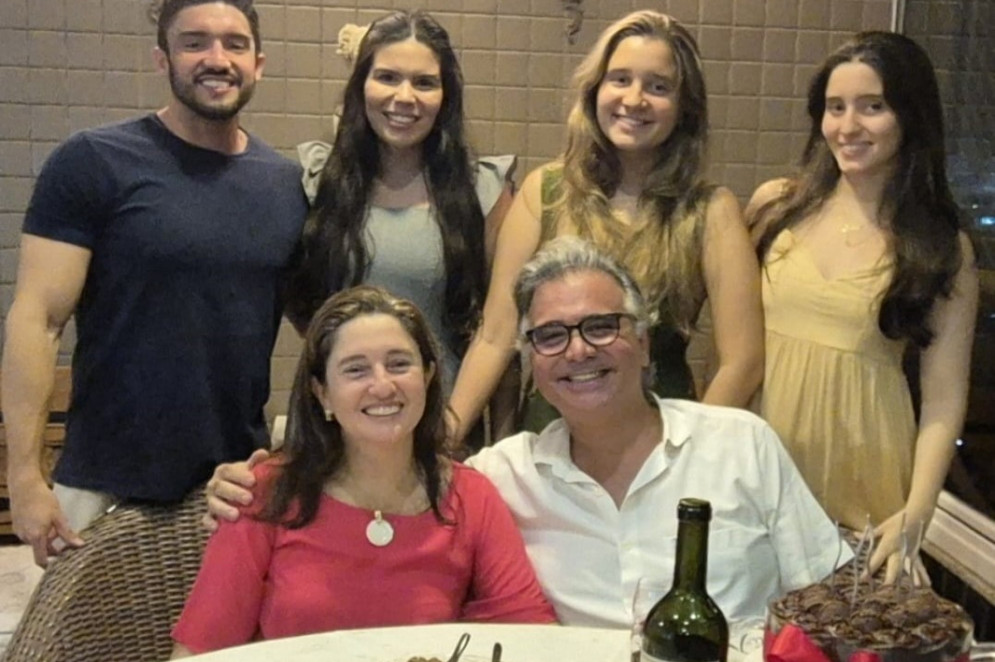 Angela, Nestor, Carol, Pedro, Isabel e Sofia Chaves (Foto: Arquivo pessoal)