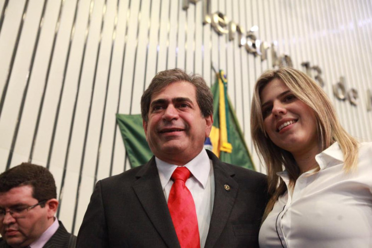 Zezinho e a filha Aline(Foto: Sara Maia 12/7/2012)