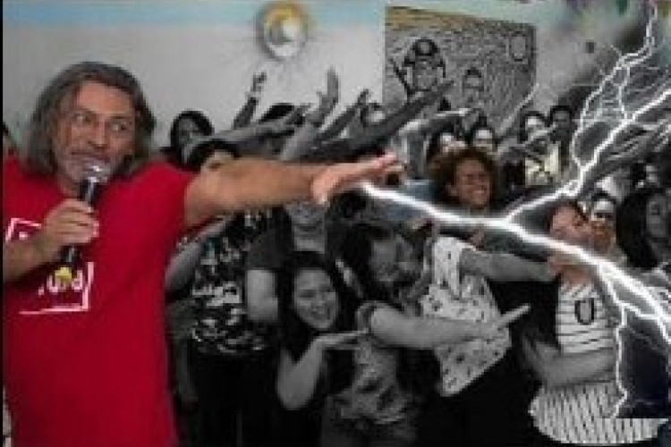 Muito querido pelos alunos, eles também não negavam participar de nenhuma brincadeira de internet