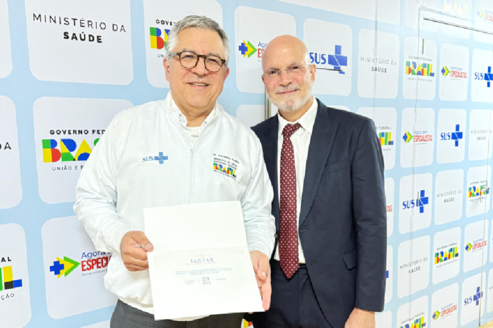 Ministro da Saúde, Alexandre Padilha, e Luís Eugênio França Pequeno, diretor da Sopai(Foto: Divulgação Sopai)