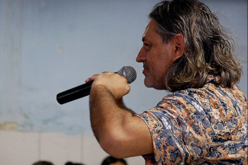 Otacílio discursando para os alunos no audiotóio da Escola(Foto: Reprodução/ Arquivo Pessoal)