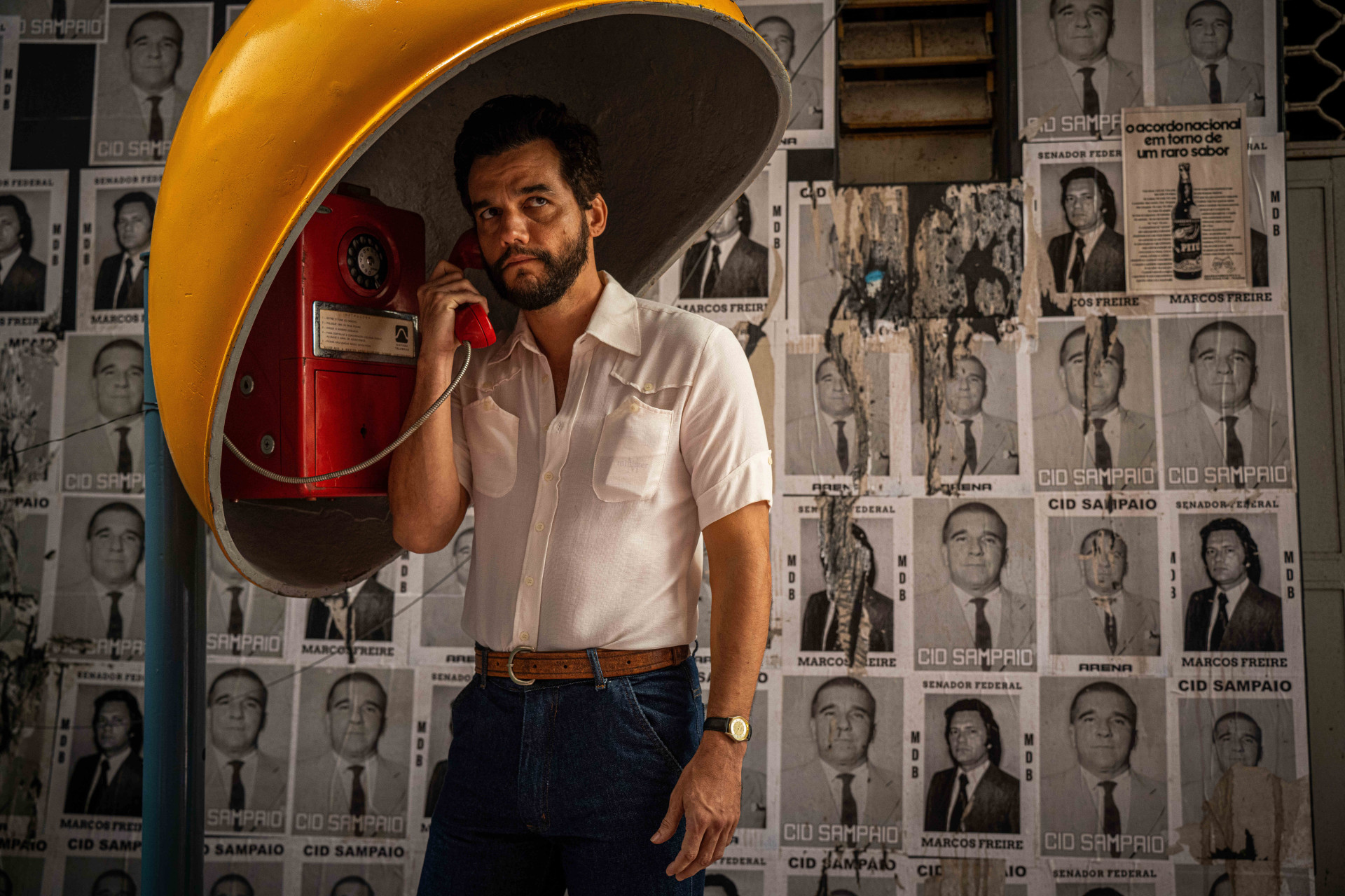 Wagner Moura como Marcelo no filme 