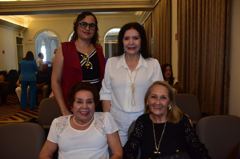 (Foto: Arquivo pessoal )Djany de Carvalho e Célia Leite (em pé). Evan Bessa e Rita Guedes (sentadas, da esq. para a dir.)
