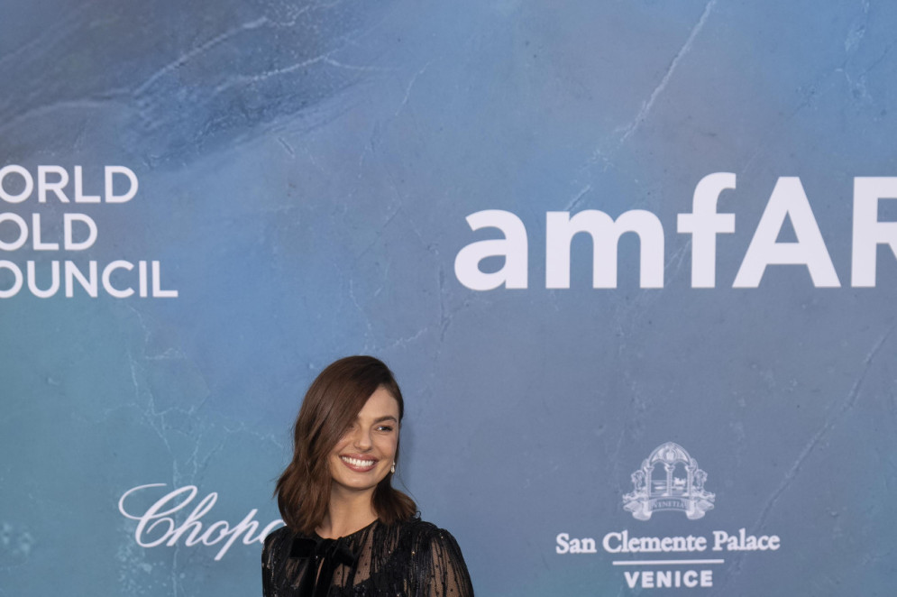 Isis Valverde: baile da AmFar em Veneza  (Foto: Diana Catch/ Divulgação)