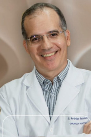Cirurgião Rodrigo Babadopulos é chefe da Unidade de Cirurgia Bariátrica e Metabólica do Hospital Geral Dr. César Cals(Foto: Divulgação / Outubro Médico)