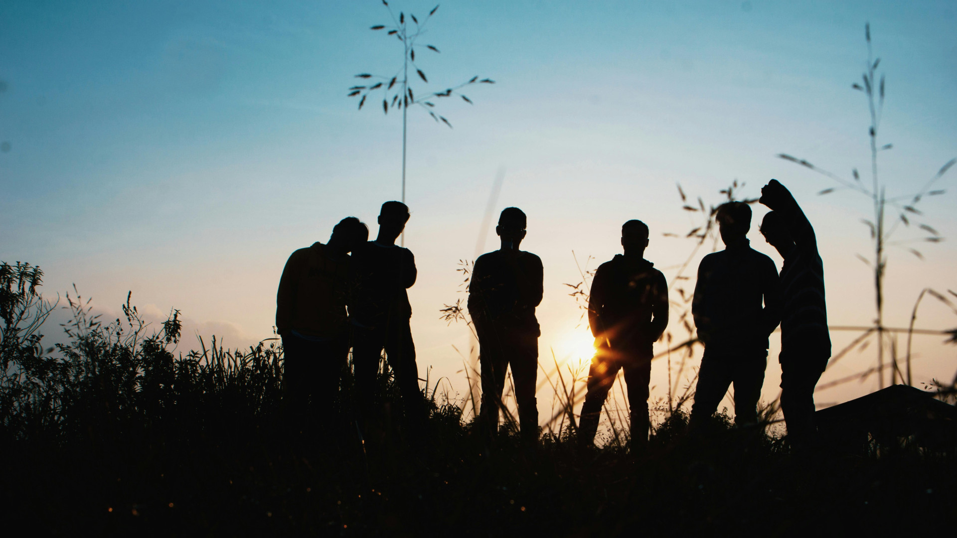 ParaTodosVerem: sombra de grupo de seis homens (Foto: Pexels/Afta Putta Gunawan)