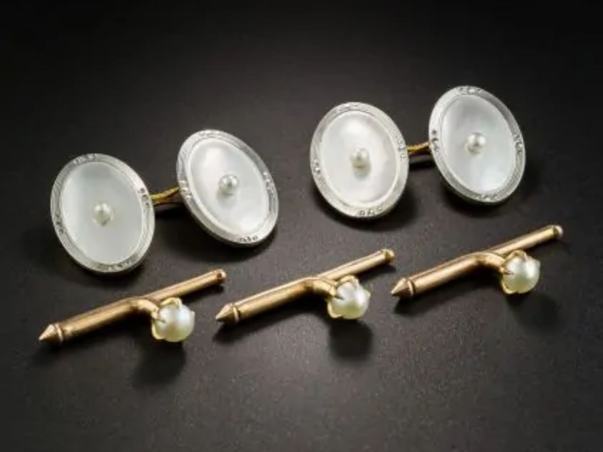 Platinum Topped (Foto: https://www.langantiques.com/)