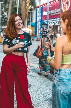 'O que me fazia sentir tranquilidade (ao gravar vídeos na rua) era entender e perceber que (as pessoas) gostaram da ideia, que eles entendiam o que aquilo significava'(Foto: Milena Balliano) 'O que me fazia sentir tranquilidade (ao gravar vídeos na rua) era entender e perceber que (as pessoas) gostaram da ideia, que eles entendiam o que aquilo significava'(Foto: Milena Balliano)