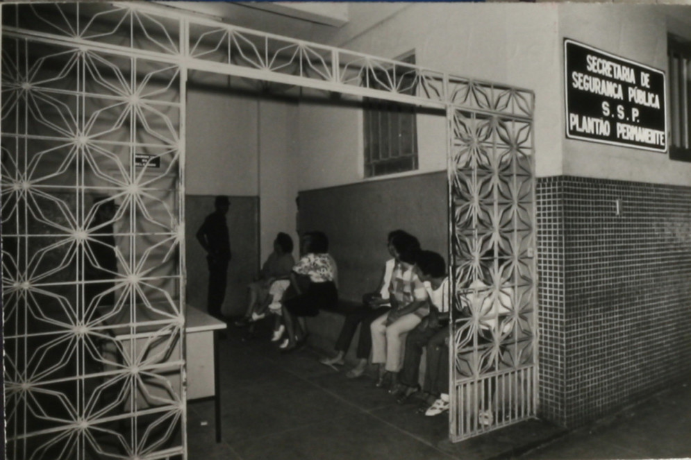 Entrada do prédio da Polícia Civil, no Centro de Fortaleza, que sediou a Delegacia de Ordem Política e Social(Foto: JORGE HENRIQUE, em 16/11/1985)