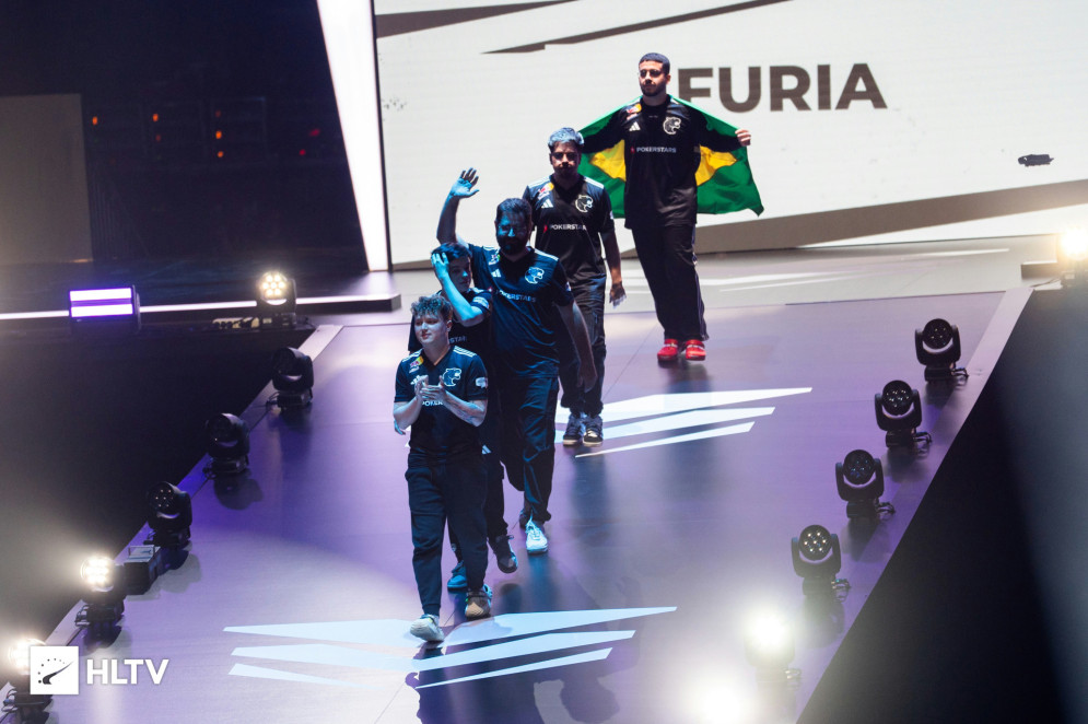 A equipe da FURIA é formada pelos brasileiros FalleN, yuurih e KSCERATO, pelo cazaque Molodoy e pelo letão Yekindar(Foto: Dimitrii / HLTV)