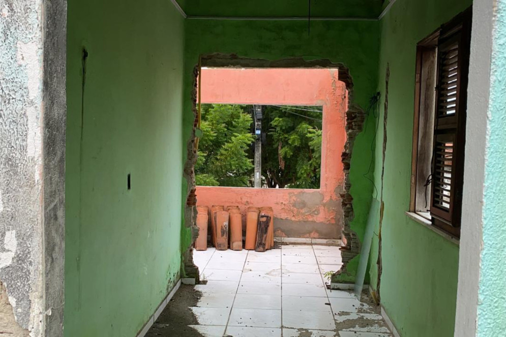 Fotos de casas abandonadas após expulsão da comunidade 7 de setembro, no Bom Jardim. Fotos do dia 29/6/2020(Foto: Demitri Túlio / O POVO)