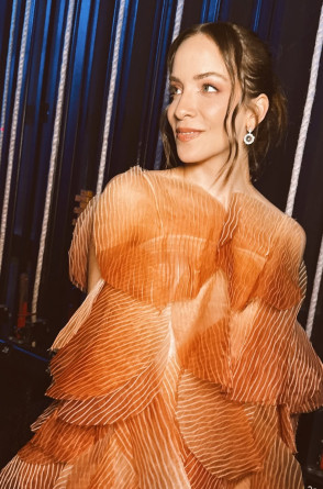 Cantora cearense Giovana Bezerra apresenta show 