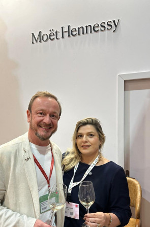 François Hautekeur, enologo da MOët Hennessy, com Karime Loureiro(Foto: ACERVO PESSOAL  )