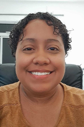 Ingrid Gomes da Silva, doutoranda em Geografia pela Universidade Estadual do Ceará (Uece). Ela é uma mulher negra de cabelo castanho curto(Foto: Reprodução/ Arquivo pessoal)