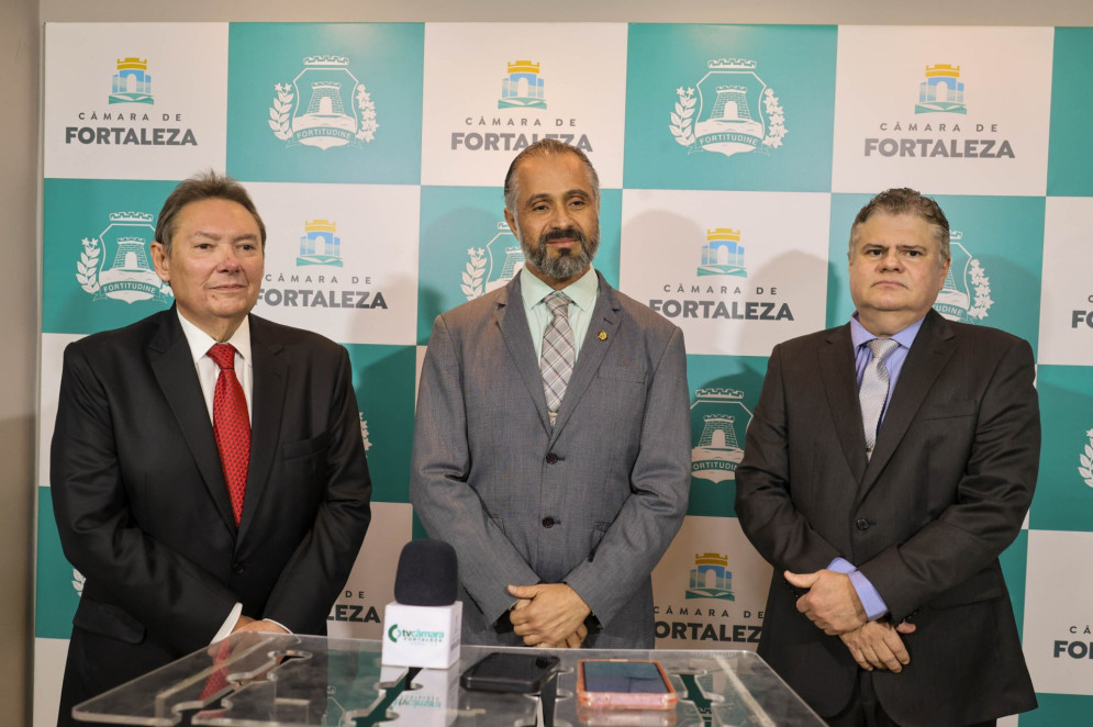 (Foto: Arquivo pessoal )Homenageado com Luciano Girão e Manuel Clistenes