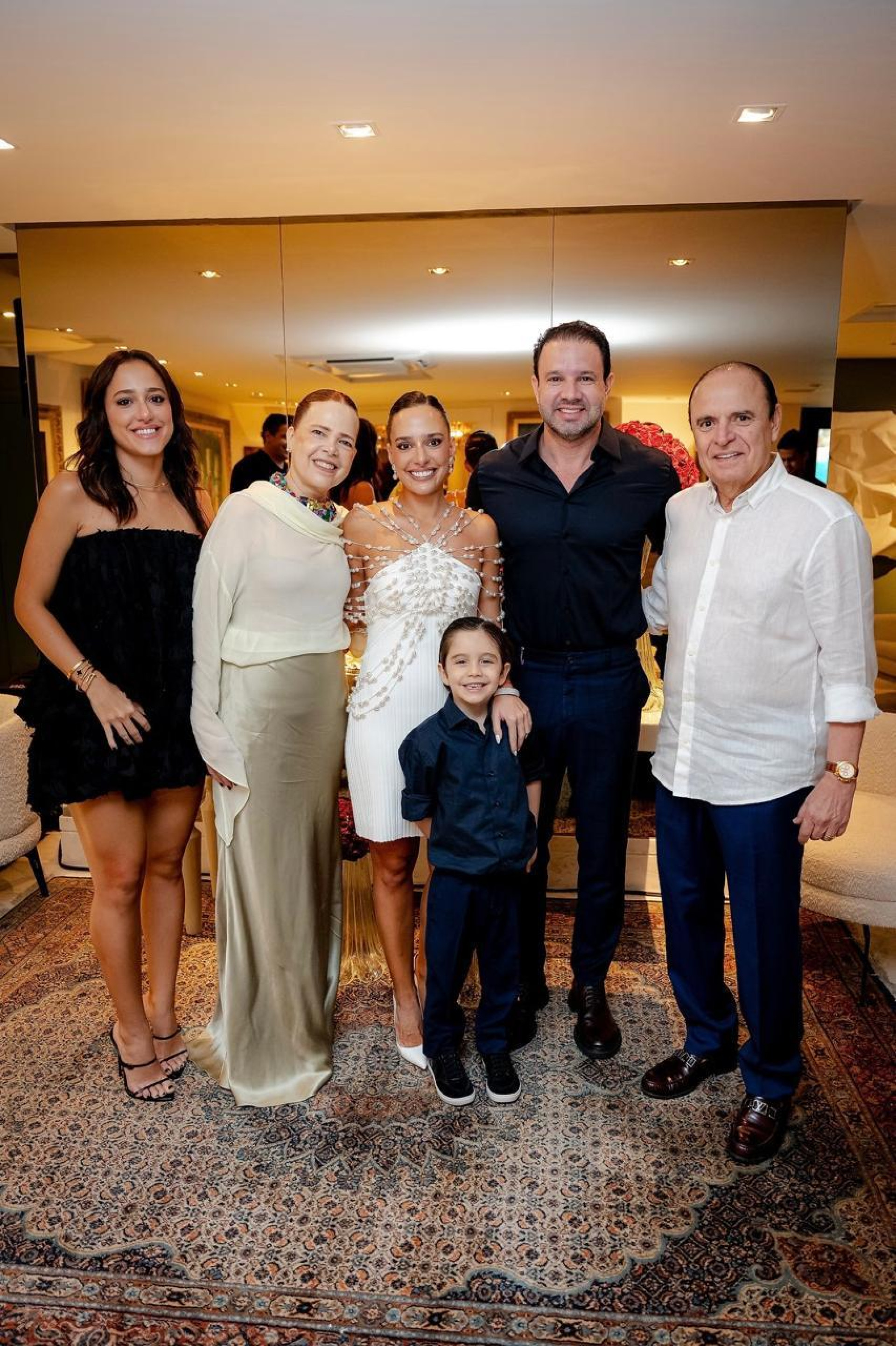 (Foto: Arquivo Familiar )Rafaella Ventura, Isabel Ventura e Orlando Fonseca, o pequeno Arthur Couto, filho de Léo, e a noiva Gabriela