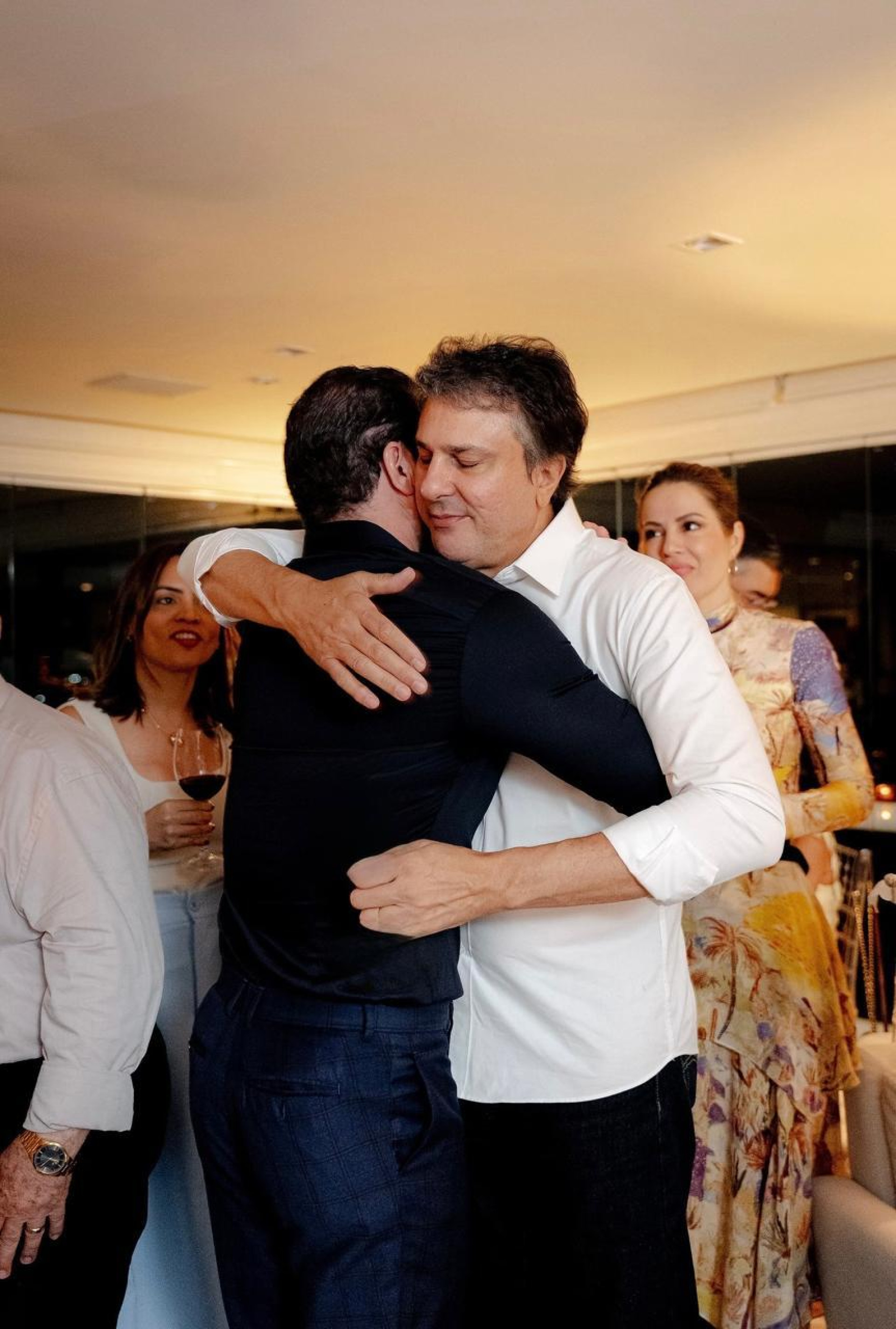 (Foto: Arquivo Familiar )O noivo com Camilo Santana