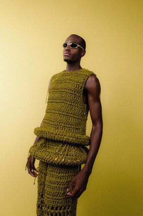 David Lee aposta em uma moda masculina que une técnicas artesanais e referências urbanas (Foto: Guilherme Falcão/Divulgação)