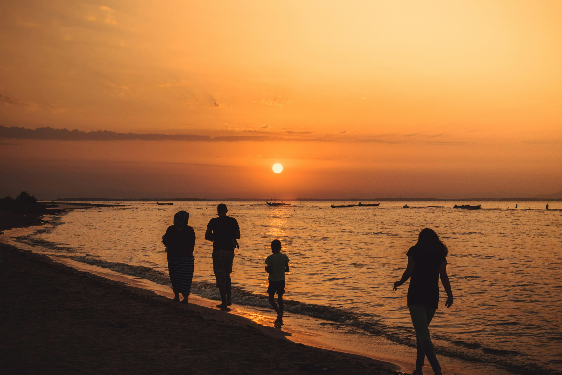 As pegadas do amor: o poder curativo de olhar nossos pais com compaixão (Foto: Pexels/Delcho Dichev)