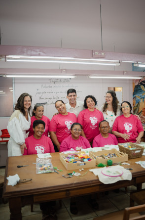 No Projeto Vai Maria, mulheres em situação de vulnerabilidade social aprendem a costurar e a bordar