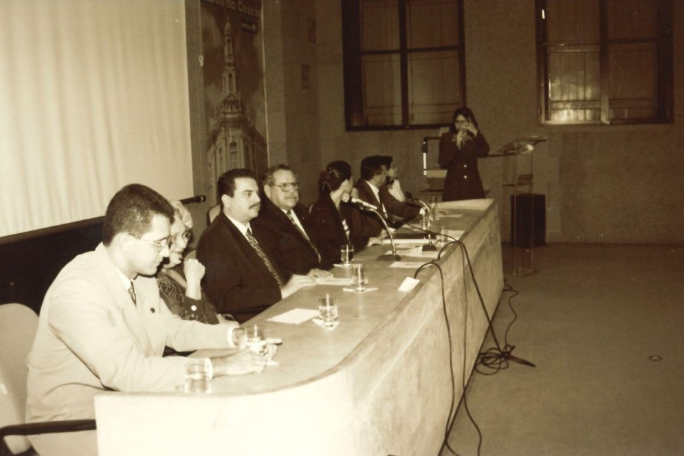 Alexandre Figueiredo na presidência do TCE, 1999(Foto: Arquivo TCE)