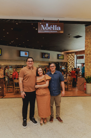 Dona Noélia Fontenelle com os filhos Yuri e Yves(Foto: Divulgação)
