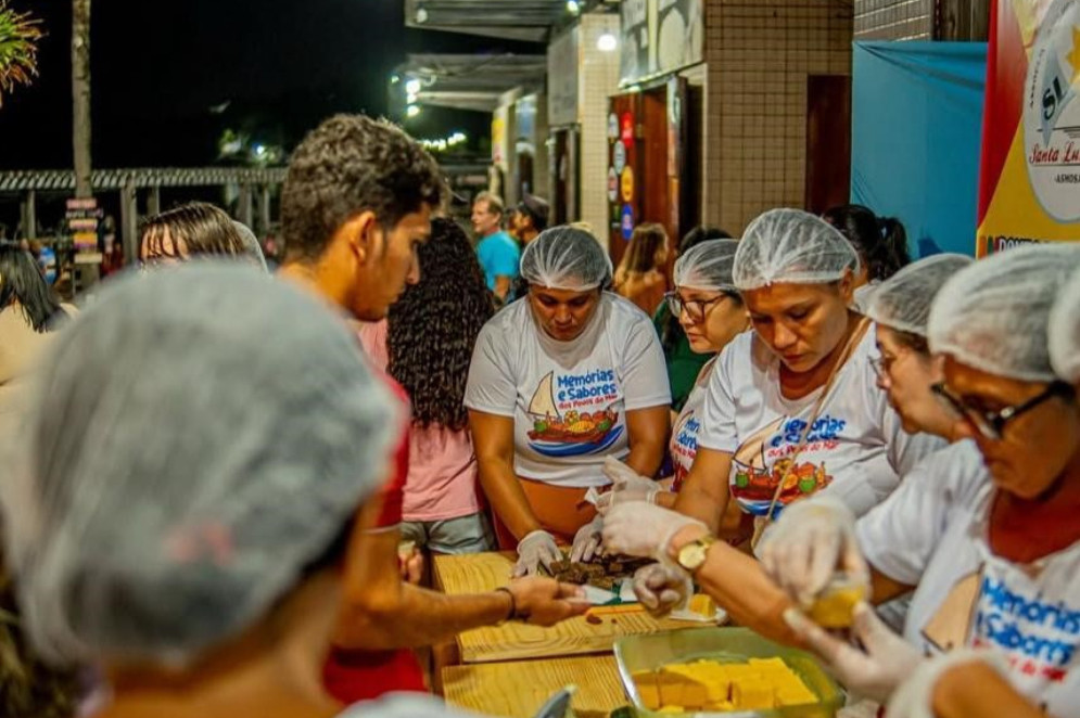 Degustação de pratos típicos de Santa Luzia, que foram ensinados em oficinas do Memórias e Sabores dos Povos do Mar(Foto: Arquivo pessoal/Asmosal)
