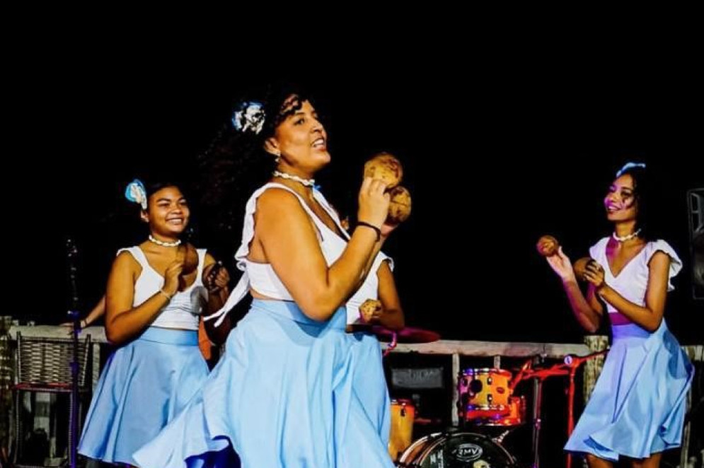 Apresentações artísticas, que integraram a ação de lançamento do Carrinho da Cultura Alimentar e de degustação dos alimentos típicos ensinados nas oficinas do Projeto(Foto: Arquivo pessoal/Asmosal)