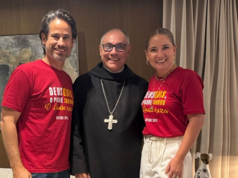 Davi Rodrigues e Patriciana com o arcebispo Dom Gregório Paixão(Foto: ACERVO PESSOAL  ) Davi Rodrigues e Patriciana com o arcebispo Dom Gregório Paixão(Foto: ACERVO PESSOAL  )