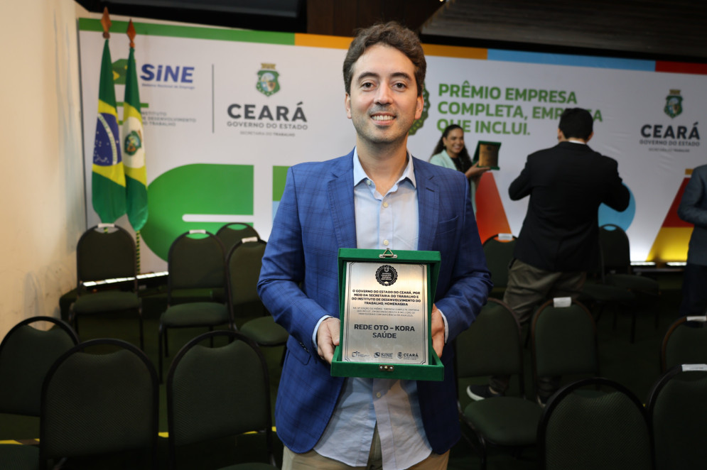 Victor Moreira, CEO da Rede Ot, recebe homenagem no Palácio da Abolição(Foto: Divulgação) Victor Moreira, CEO da Rede Ot, recebe homenagem no Palácio da Abolição(Foto: Divulgação)