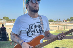 Thiago Frota, baixista da banda Banckbone, cover do The Doors