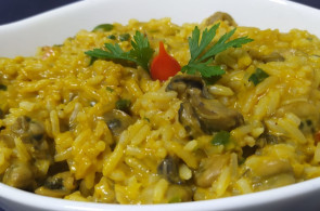 Arroz de ostras servido no Marcão das Ostras, em Fortaleza