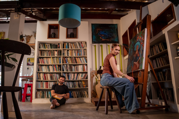 Artista visual cearense Beatriz Soares participou de nova edição da Revista Pause por Clóvis Holanda(Foto: Aurelio Alves)