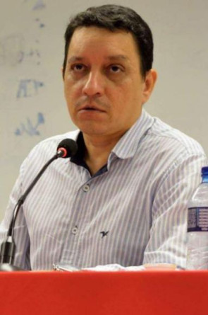 Fábio Sobral é um homem branco de cabelos escuros e curtos(Foto: Reprodução/ Acervo pessoal)