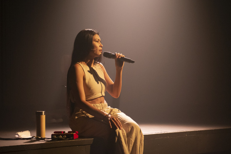 Estrelado por Zahy Tentehar, espetáculo "Azira'i" é apresentado em Fortaleza(Foto: Daniel Barboza/Divulgação)