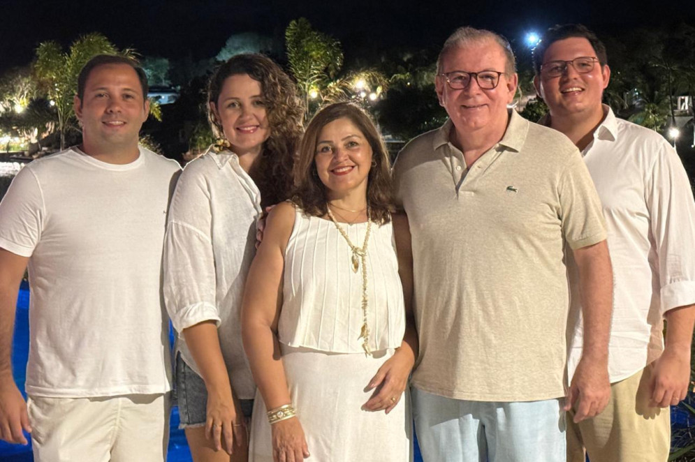  Ricardo e Rosângela  com os filhos Vitor, Natalia e Ricardo(Foto: Arquivo pessoal )